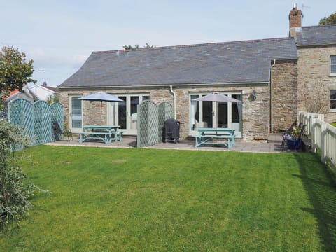 Exterior | Crwys Farm - Three Crosses, Gower, Swansea
