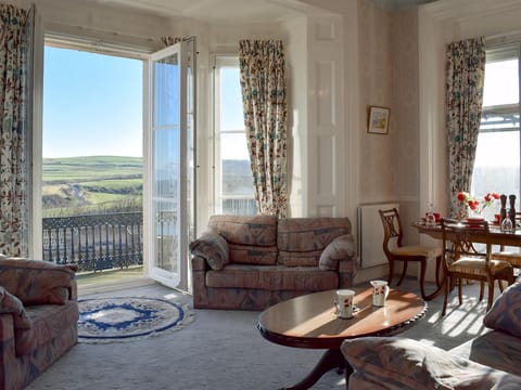 Well presented, spacious living/ dining room | Frank&rsquo;s View, Saltburn-by-the-Sea