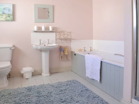 Bathroom | Water’s Edge, Instow, Bideford