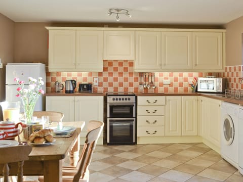 Kitchen/diner | Cefnllaethdre - The Stables, Glynarthen, nr. Cardigan