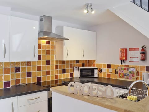 Open plan living/dining room/kitchen | Lluest Cottages - The Granary, Neuaddlwyd, nr. Aberaeron