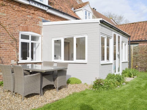 Gravelled patio area with outdoor furniture | Apple Tree Cottage, Near Holt