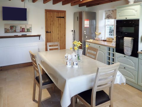 Well-equipped fitted kitchen | The Old Chapel, Thoralby, near Leyburn