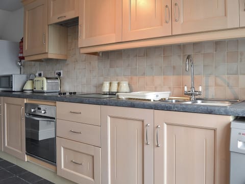 Kitchen with dining area | Wendon, Criccieth, near Porthmadog