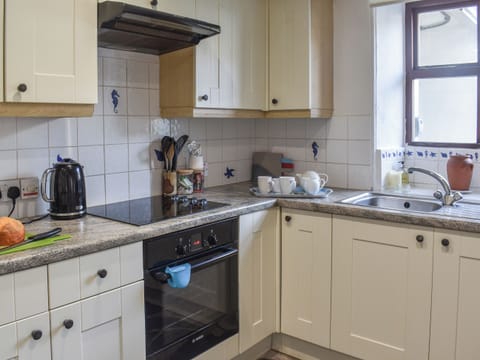 Kitchen | Sevenstones - Carn Towan Cottages, Sennen