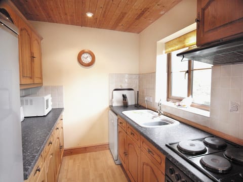 Kitchen | Coast View Cottage, Pendine