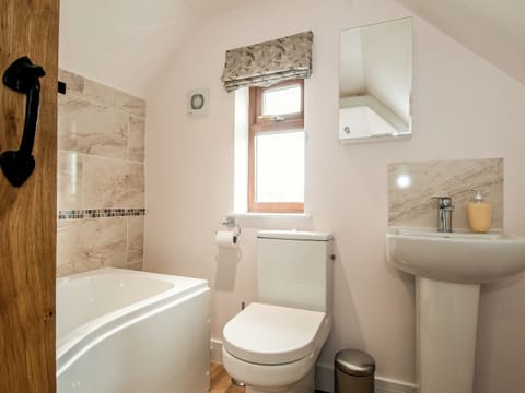 Bathroom | Silver Birch Lodge, Horsley, nr. Stroud