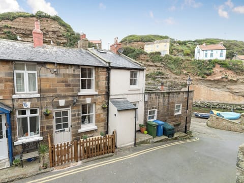 Beautifully restored former fisherman&rsquo;s cottage | One Beckside, Staithes, near Whitby