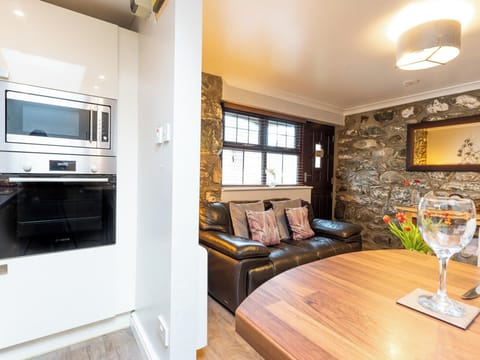 Open plan living space | Bwthyn Clyd, Dyffryn Ardudwy, near Barmouth