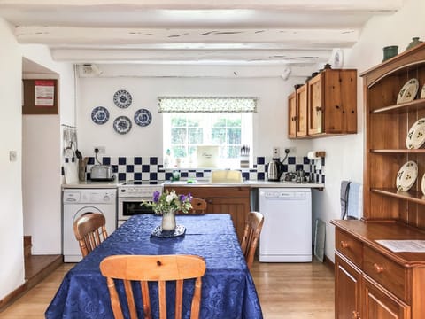 Kitchen/diner | Lletty Cottage - Lletty Farm, Penrherber, Newcastle Emlyn