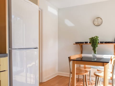 Contemporary diing table and chairs | The House on the Green, Chipping Norton