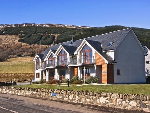 Nestled on the banks of Loch Tay | The Quaich, Fearnan, by Aberfeldy