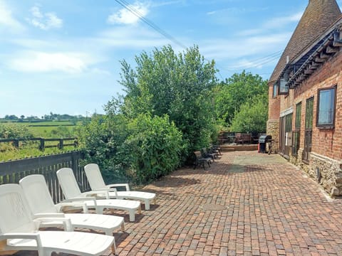Exterior | Thornsdale Oast, Iden