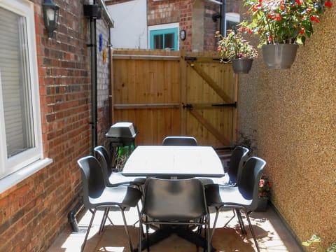 Courtyard with patio, garden furniture and gas barbecue | Little Seahorse - Seahorses, Sheringham