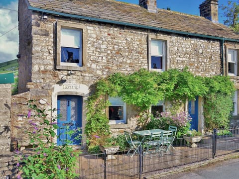 Delightful holiday property | Cam Cottage, Kettlewell, near Grassington