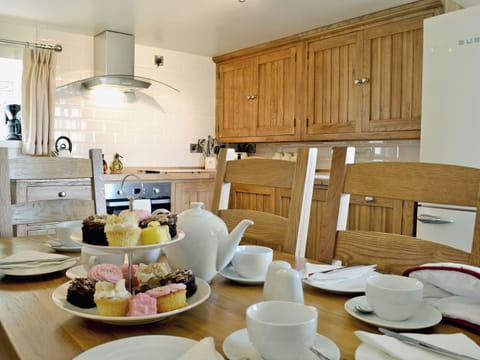 Kitchen/diner | Grofftau Cottages - Golygfa’r Mynydd, Pontrhydfendigaid, nr. Tregaron