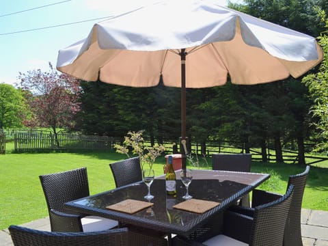 There is a large table for outdoor dining | Brook Barn - Brook and Meadow Barns, Shobley, Ringwood
