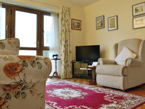 Comfortable living room | Draig&rsquo;s Cottage, Abergavenny