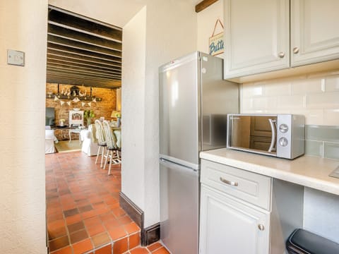 Kitchen | Ty Gwyn - Cefn Gorwydd Cottages, Gowerton, Gower