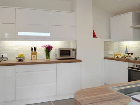Spacious, well equipped kitchen | Samphire Lodge, Brixham