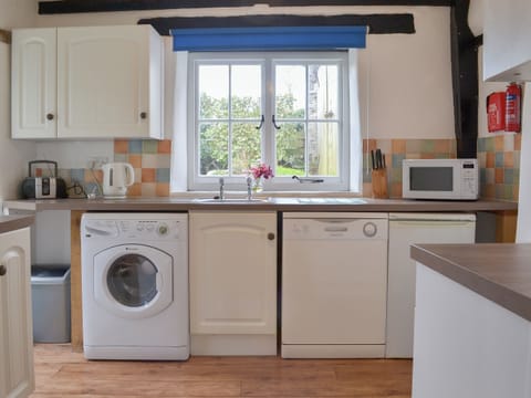 Delightful kitchen | Meadwell - Trebarwith Farm Cottages, Trebarwith, Delabole