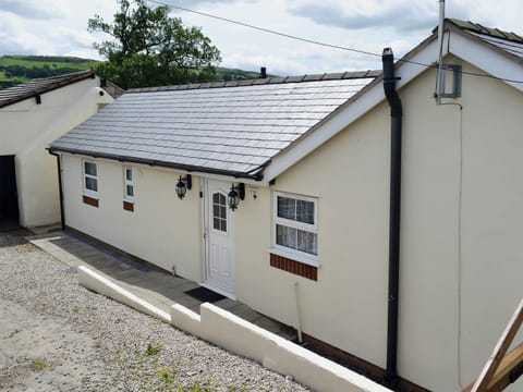 Rural, detached holiday home | Dolfran Bach, Dolwen, near Betws-yn-Rhos, Abergele