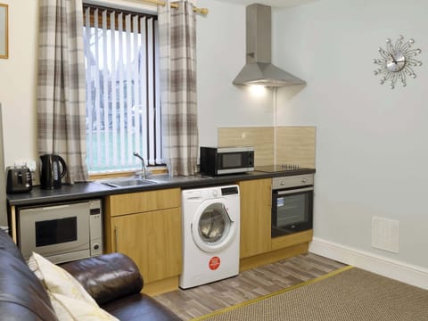 Well-equipped kitchen | Bankfield - Hame from Hame, Aberdeen