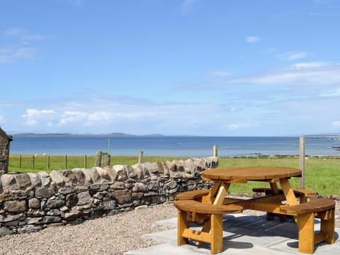 Outdoor seating area with fantastic views | Charlie&rsquo;s Cottage, Muasdale, near Campbeltown