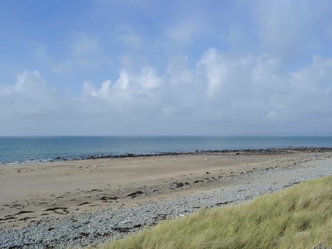 Llandanwg beach