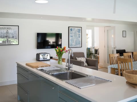 Open plan living space | The Stalls - The Hayloft & The Stalls, Aynho, near Banbury