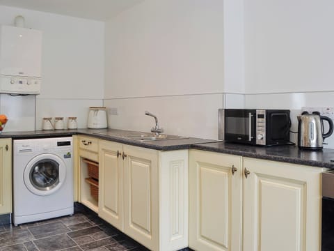 Well-appointed kitchen | Kirroughtree Steading 1 - Kirroughtree Steading Holidays, Newton Stewart