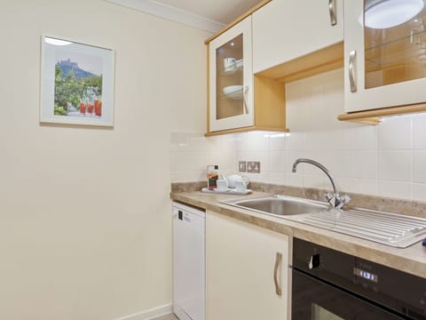 Kitchen area | Polgew Studio - Polgew Suites, Marazion