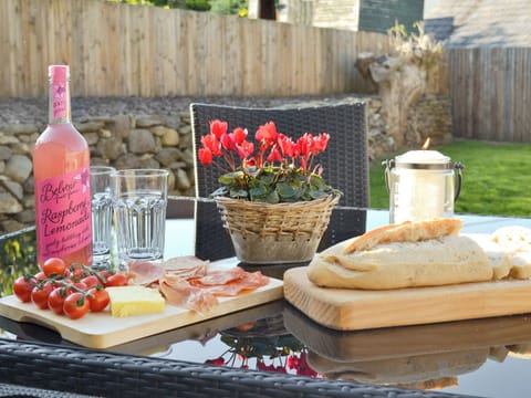 Sitting-out-area | Ivy Bush Cottage, Llandewi Brefi, nr. Tregaron