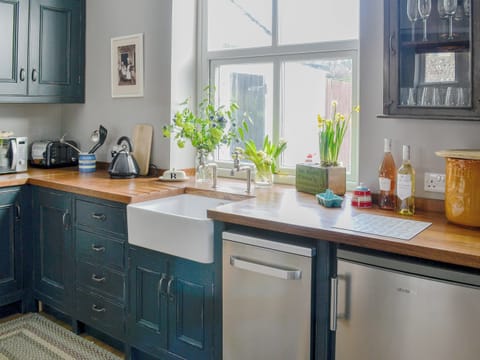 Bespoke kitchen with Belfast sink and oak surfaces | Dick ’n’ Liddy’s Cottage, Gargrave, near Skipton