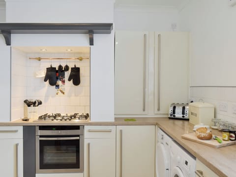 Well-equipped kitchen | Fern Spree, Buxton