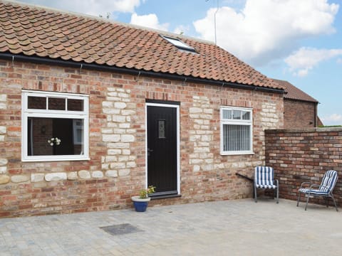 Lovely seaside property with block-paved courtyard area | Freya Cottage & Christine CottageFreya Cottage, Flamborough