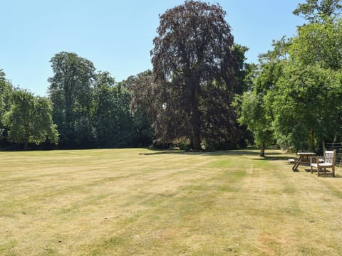 Meticulously maintained 2 ½ acre garden | The Coach House, Aston Cantlow, near Stratford