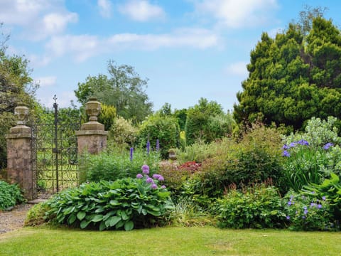 Picturesque garden and grounds | Gilmilnscroft Estate - The Old Stables, Gilmilnscroft Estate - Gilmilnscroft Gatehouse - Gilminscroft Estate, Sorn, near Ayr