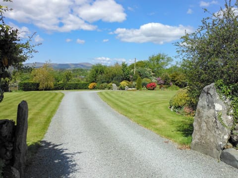 Delightful 1-acre garden (shared) | Gell Cottage, Criccieth