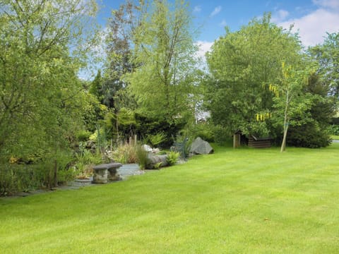 Delightful 1-acre garden (shared) | Gell Cottage, Criccieth