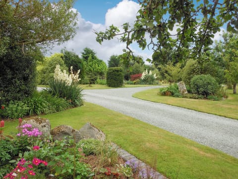Delightful 1-acre garden (shared) | Gell Cottage, Criccieth