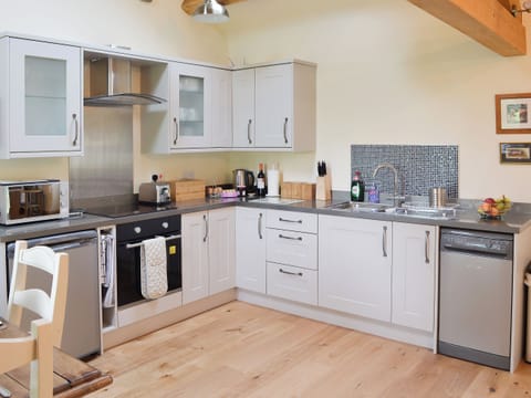 Well-equipped and well-fitted kitchen | Brow View Cottage, Ravenstonedale, near Kirkby Stephen