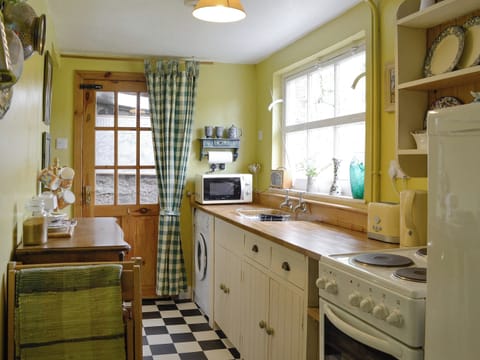 Fully equipped kitchen | Larch Cottage, Kirkmichael, near Pitlochry