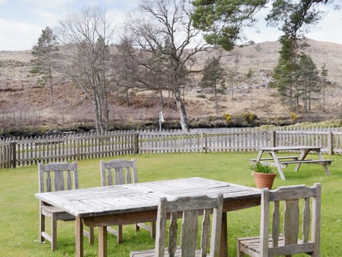 Large enclosed lawned garden with outdoor furniture | Glenrossal Cottages - Keeper’s House, Rowan Cottage, Birch Cottage - Glenrossal Cottages, Rosehall, near Lairg