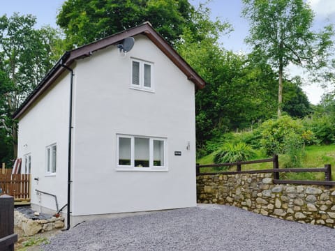 Lovely detached holiday property | Bryn Aled, Bontnewydd, near Dolgellau