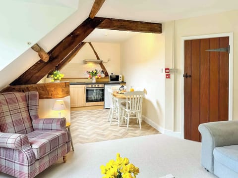 Open plan living space | Kite 2 - Cwm Chwefru Cottages, Newbridge-on-Wye, near Builth Wells