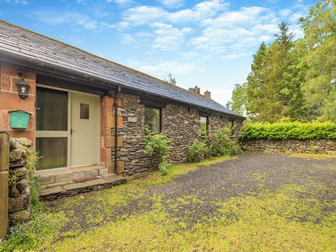 Exterior | Mews Cottage, Bampton