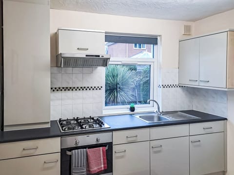 Kitchen | Oak Lodge, Bournemouth