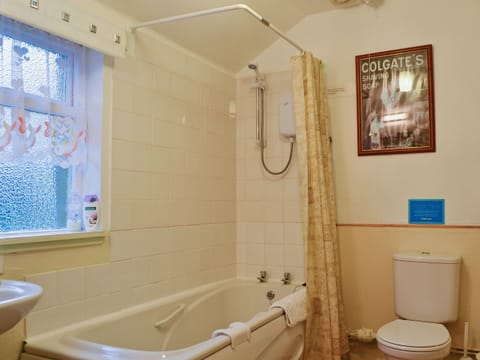 Bathroom | Bakehouse Cottage - Kirkmichael Village Cottages, Kirkmichael, near Pitlochry