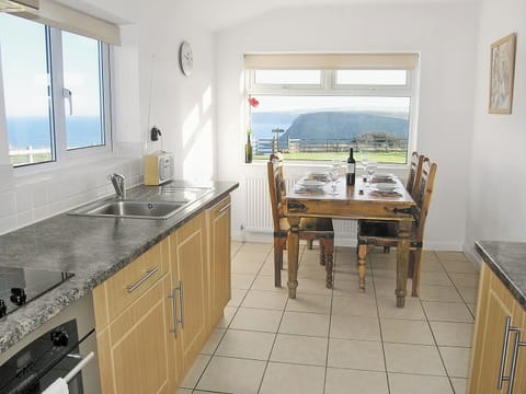 Kitchen/diner | Cresta Bungalow, Port Mulgrave near Whitby